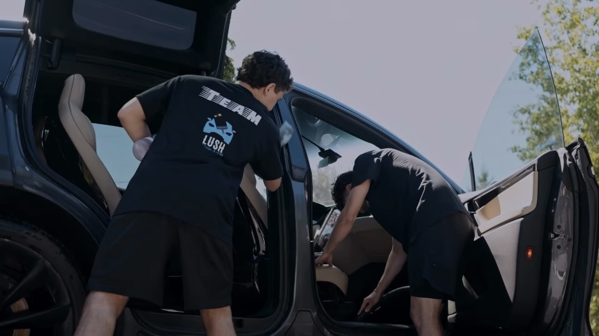 Lush Lave Auto - Service Premium